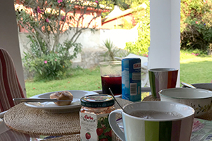 Frühstück auf der Terrasse